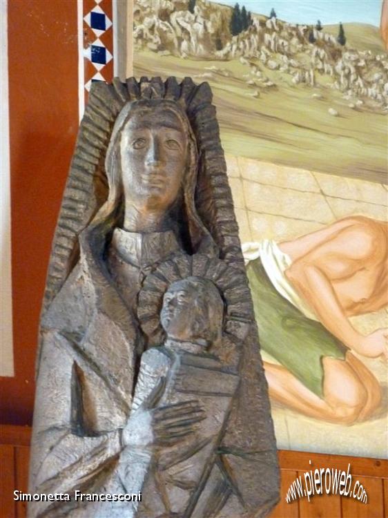 51 Altra scultura raffigurante la Madonna.JPG